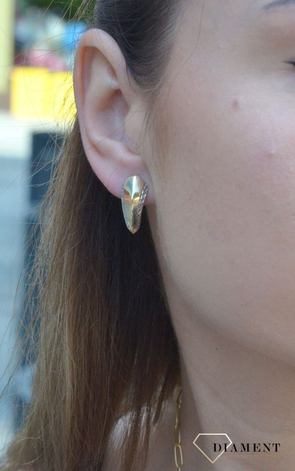 Złote koczyki z zapięciem angielskim z białym złotem próba 333 KL 2126A 333. Złote kolczyki 333 połączenie białego i żółtego złota. Szlachetny blask wyjątkowego kruszcu zamknięty w oryginalnej formie. Wyjątkowa biżuteria wykon.jpg